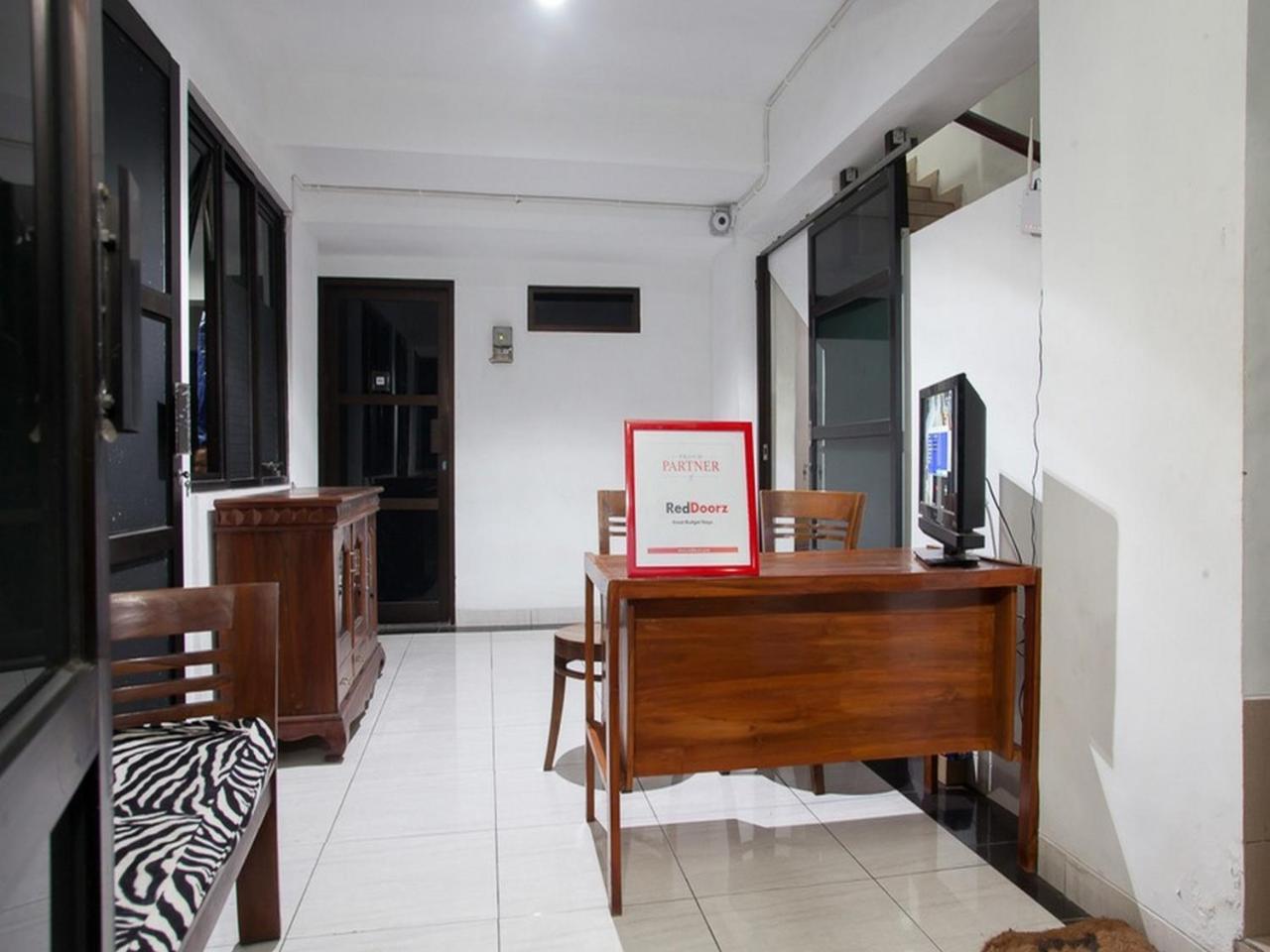 Hotel Reddoorz Syariah Near Dbl Arena 2 Surabaja Exteriér fotografie