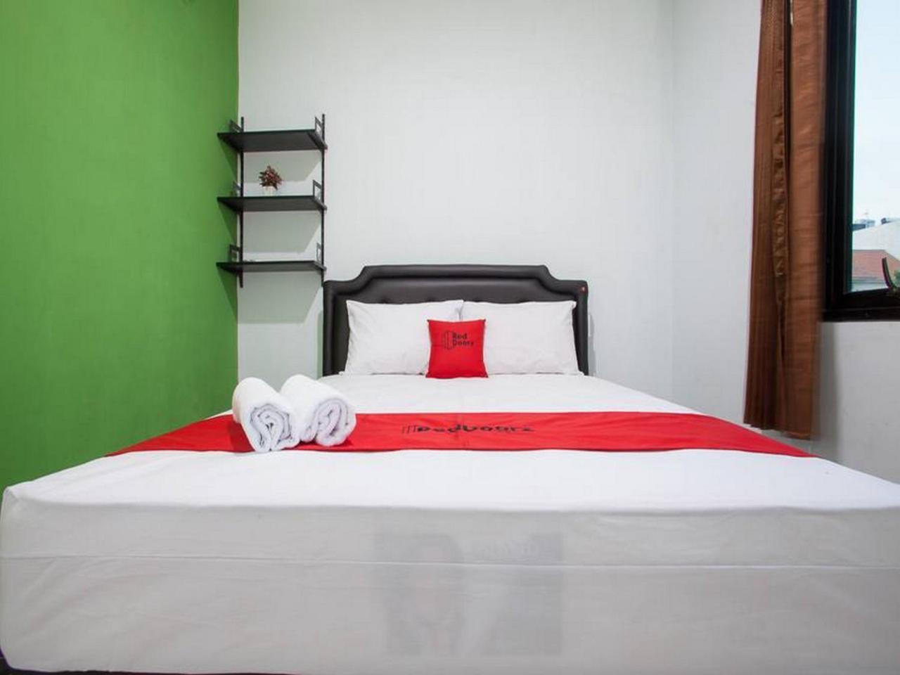 Hotel Reddoorz Syariah Near Dbl Arena 2 Surabaja Exteriér fotografie